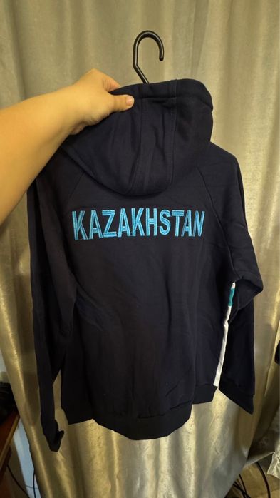 Продам костюм сборной РК новый