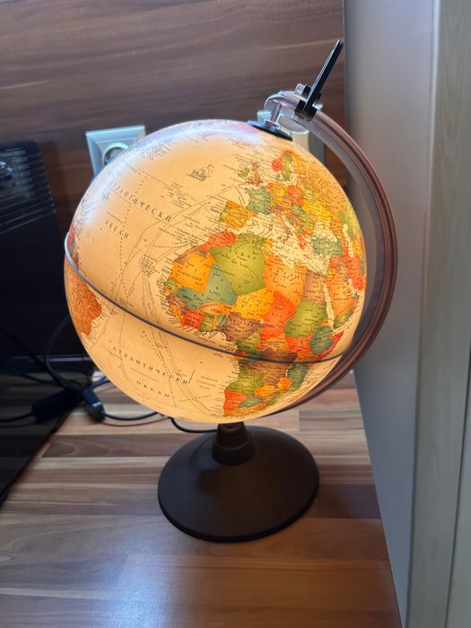 Светещ глобус-нов