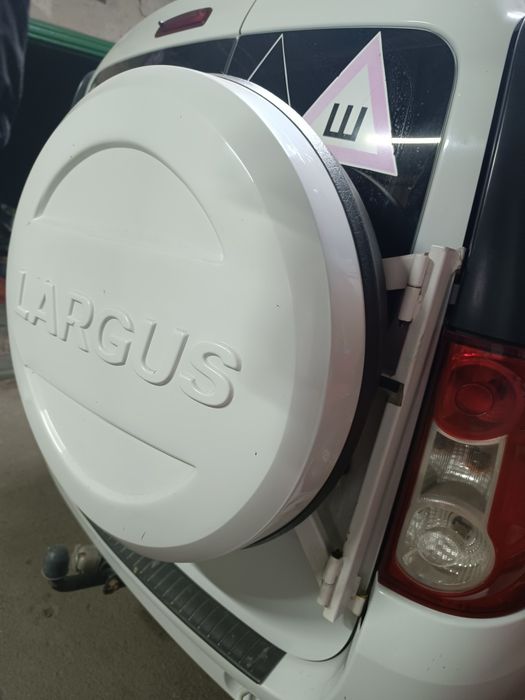 Автомобиль Lada Largys