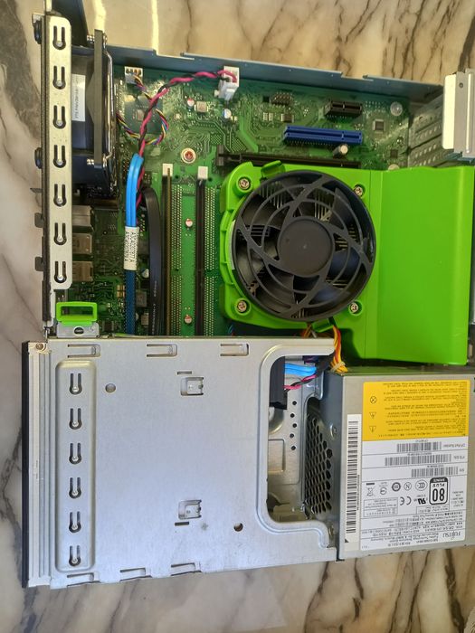 Kомпютър Fujitsu Esprimo D538 SFF Intel Core i5-8400 8gb ssd+hdd