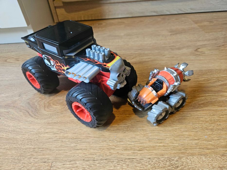 Hot Wheels set Spider + masina Boneshaker