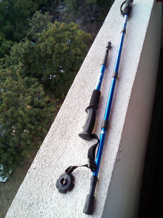 Туристически щеки + челник, дъждобран и ...