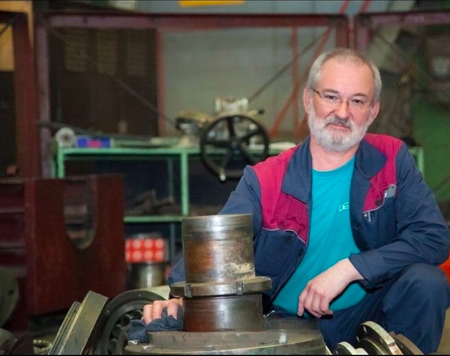 Сантехник профессионал: замена смесителя и установка унитаза!