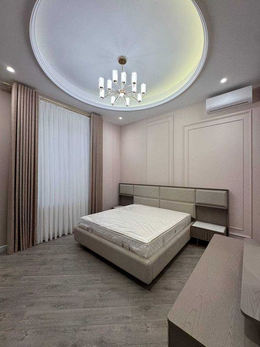 на Центр Луначарского  ПРОДАЕТСЯ ДОМ 5 СотокКомната: 7