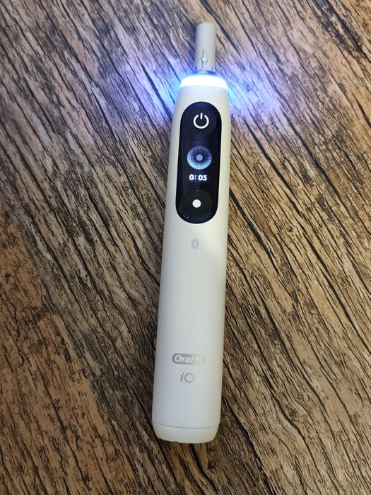 Четка за зъби Oral-B iO Series 8