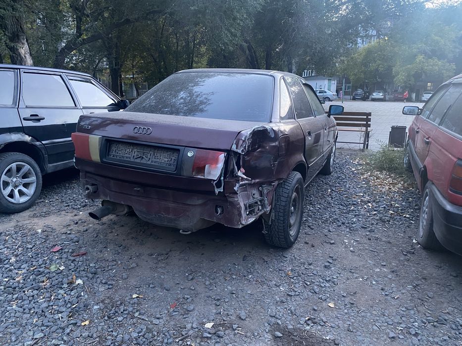 Ауди б 4  1993год