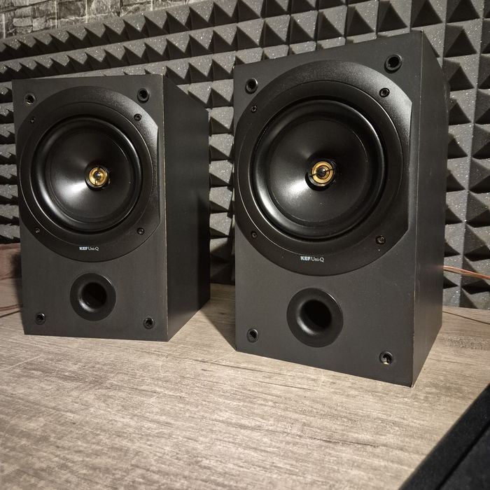 БУКШЕЛФ Тонколони KEF Q10 – British Hi-Fi / Uni-Q Technology