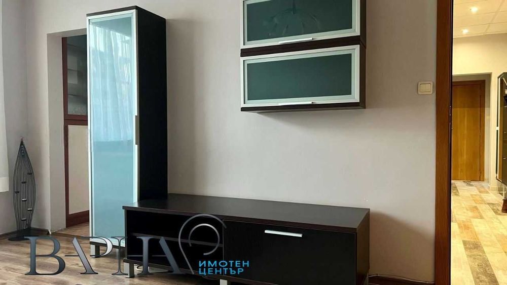 Тристаен на ТОП локация - Левски