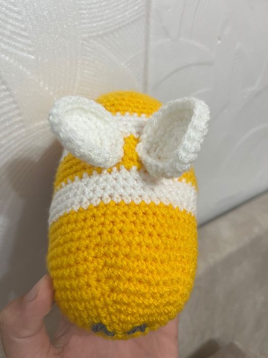 Плетена играчка пчеличка
