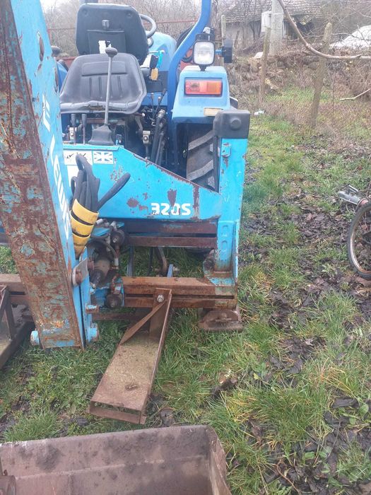 Багер с 4 кофи закача се з трактор