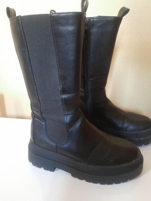 Дамски  ботуши с дебела  подметка