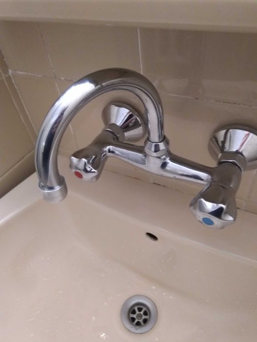 смесител стенен с керамични глави