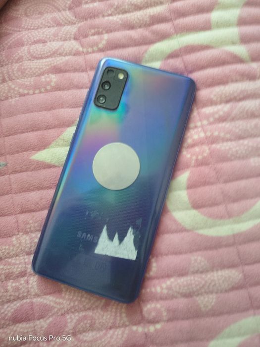 Самсунг А сери, не зарежается нету коробки, нету зарядки