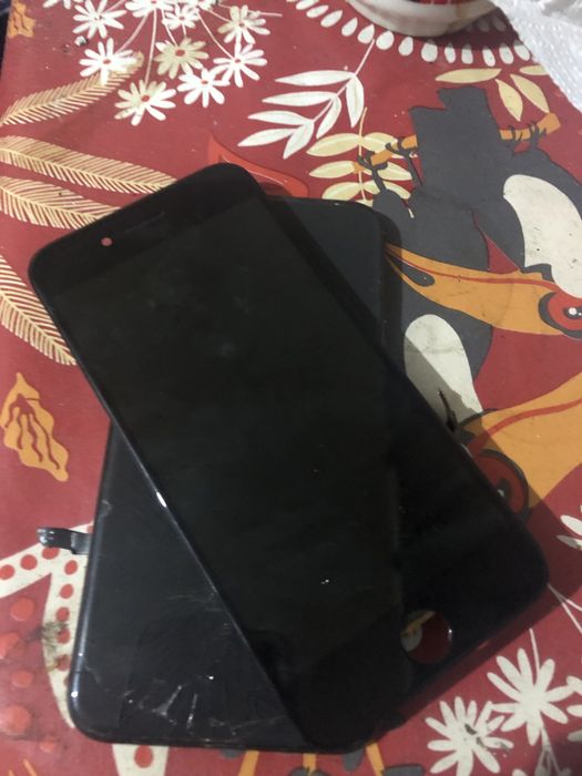 Vand iphone 8 utilizat