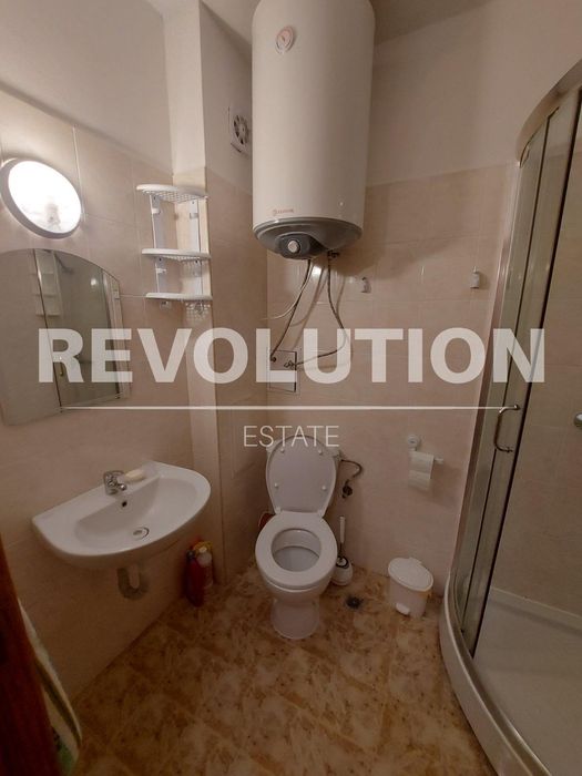 Дава се под наем Тристаен апартамент в Варна, Център - 75 кв.м за 475 € - Снимка #4