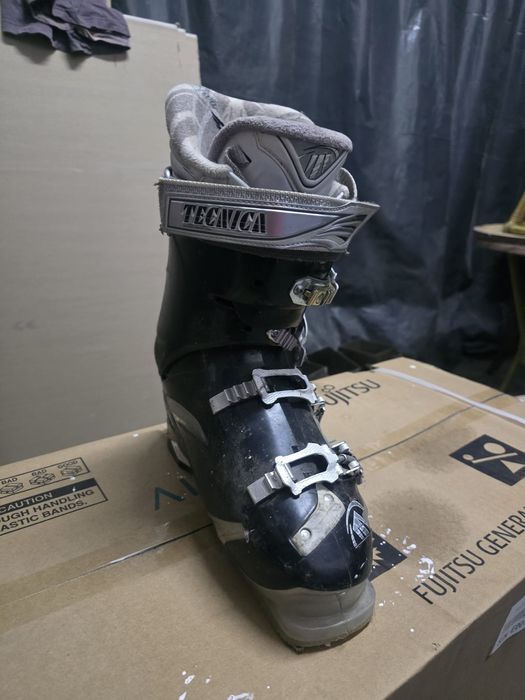 Schiuri și clăpari de vânzare