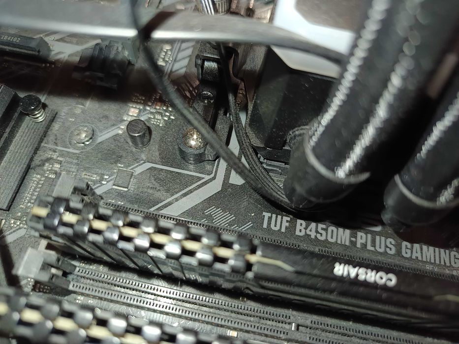 Ryzen 9 5900X, ASUS TUF B450M-Plus Gaming, 2x8GB Corsair Vengeance LPX