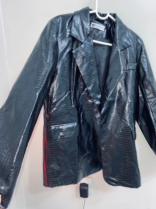 Разгружаю гардероб разные вещи