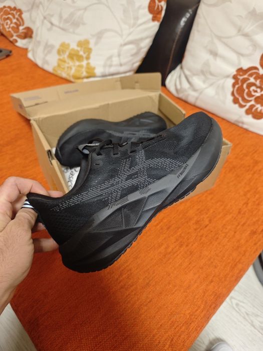 Asics NovaBlast 5 42/ 42.5 Нови! Топ модел за бягане !