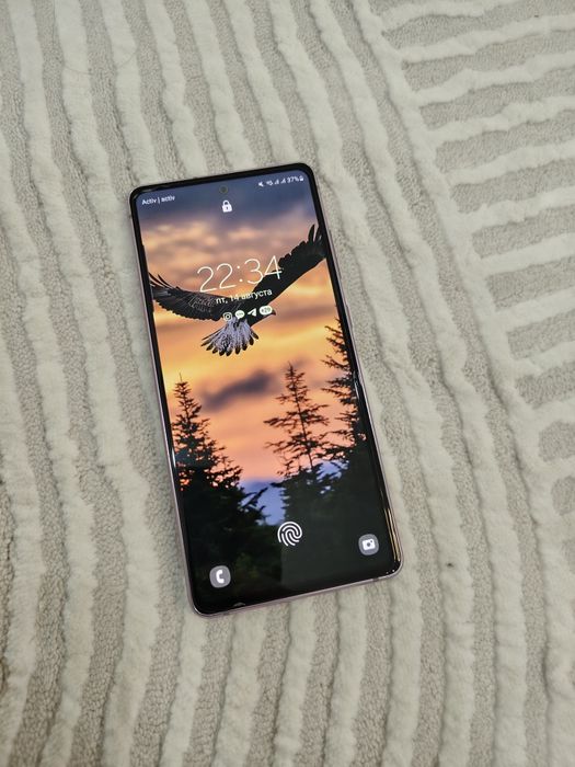 Смартфон Самсунг S20fe.