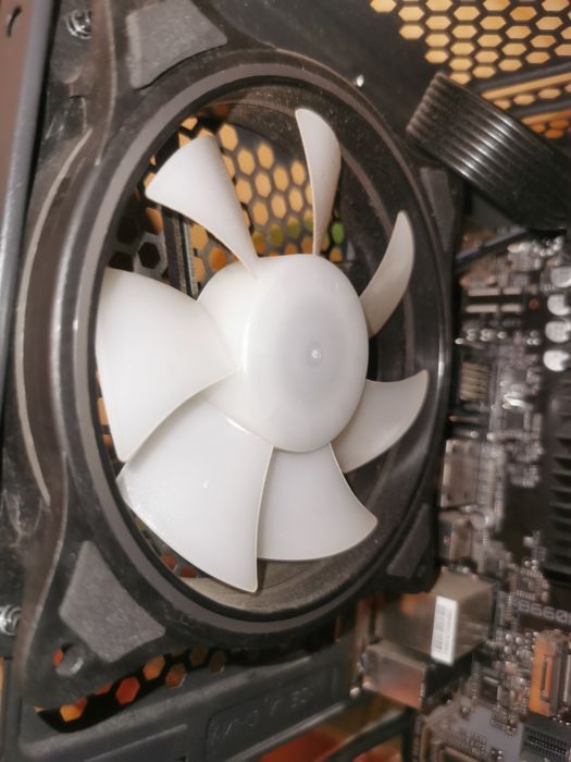 Kfa2 gt 1030 2gb  placă video , gen 12-13-14, B660M DDR4, sursă 600W, carcasă, 4 ventilatoare RGB

KFA2 GT 1030 2GB DDR5 ver