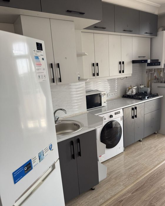 Yunsobod 14 kv Xon saroy Sayram navostroyka 1/4/14/35 kv + 6 kv balkon