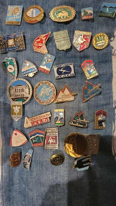 Продам значки тематические