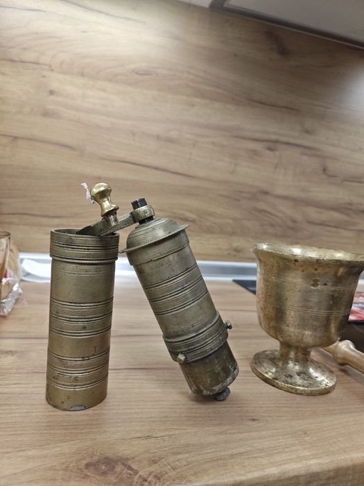 Ретро мелничка и хаванче за чесън