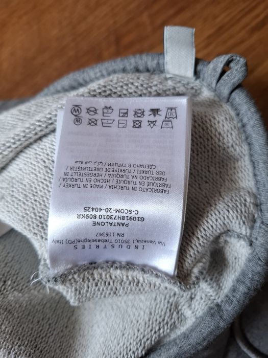 Moncler мъжко долнище L размер.