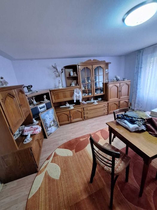 Casa cu doua corpuri in Sepreus. Curte betonata, renovate cu apa trasa, bai in ambele corpuri.