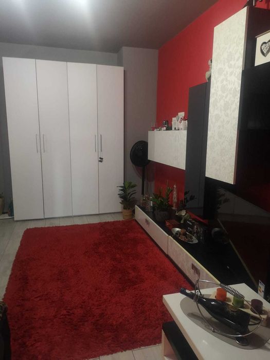 vand apartament cu 2 camere