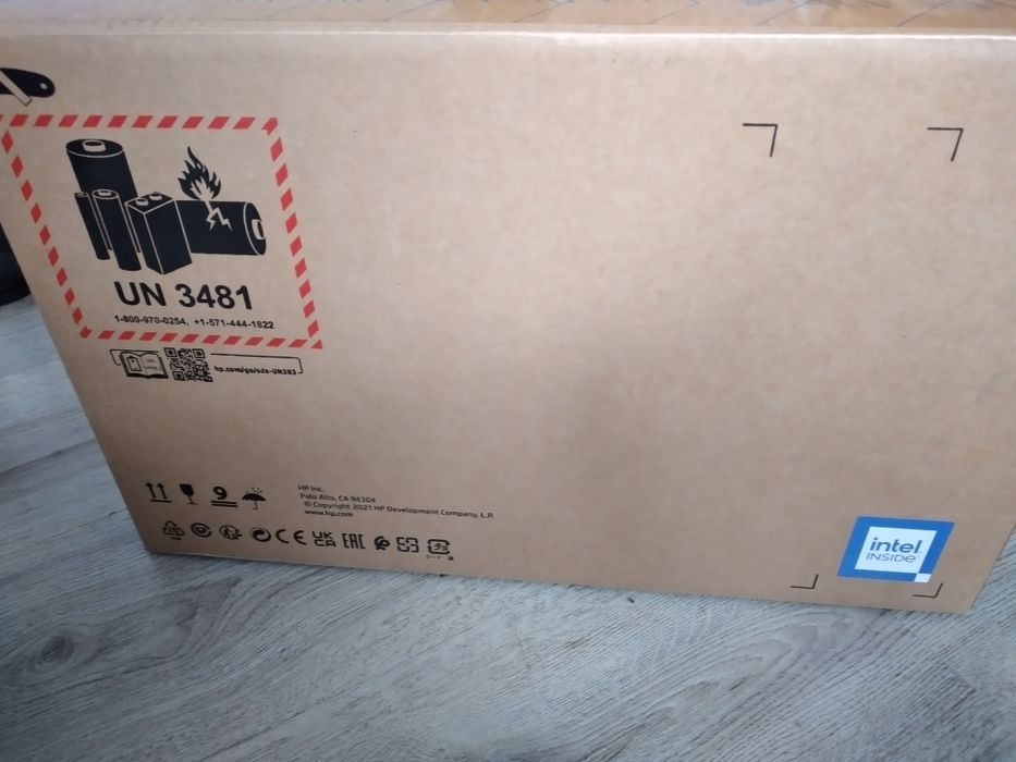 Laptop hp nou, în cutie