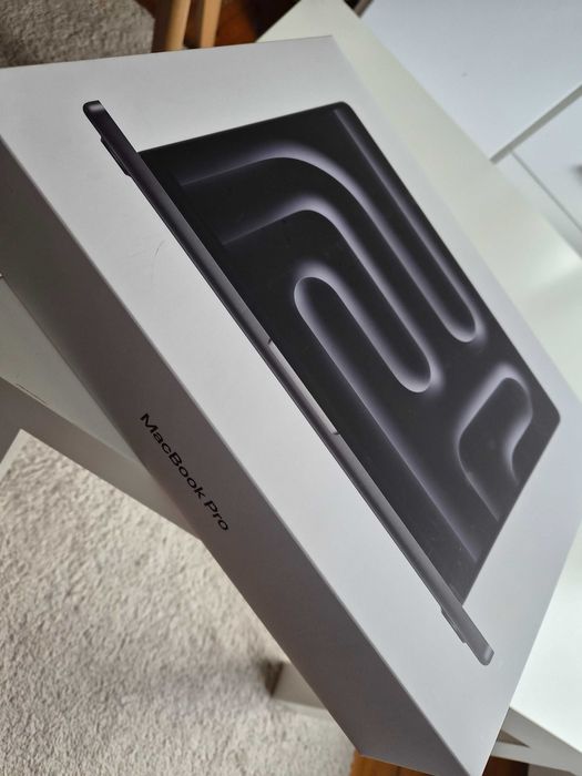 MacBook Pro 14” M4 Max / 36GB RAM / 1TB SSD – ЧИСТО НОВ, НЕОТВАРЯН