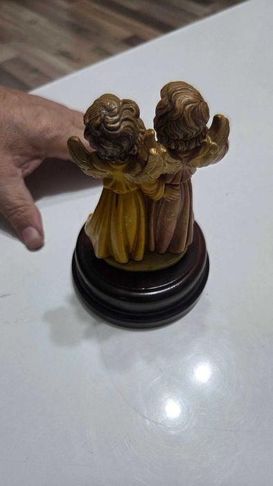 Mica statueta muzicala cu ingerasi
