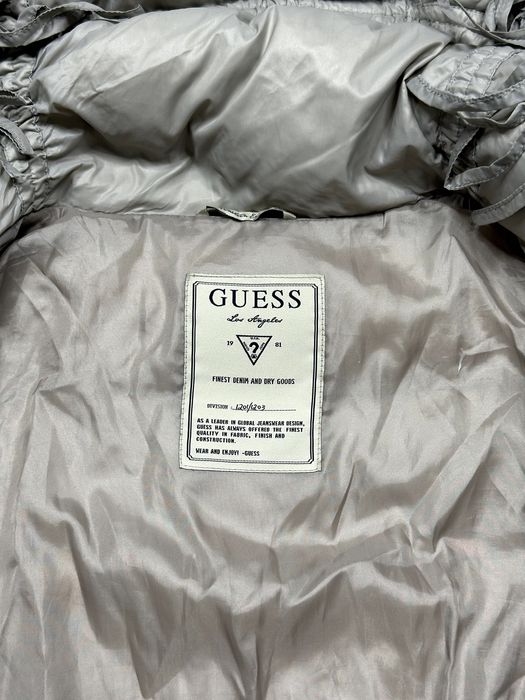 Дамско зимно яке Guess - размер S, отлично състояние