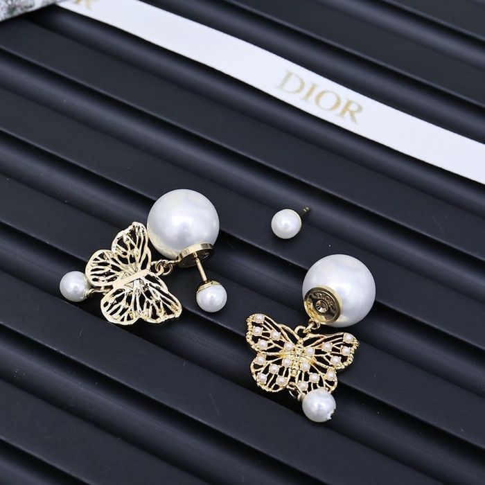 Cercei Christian Dior Tribales au un design delicat cu fluturi aurii decupați, decorați cu perle mici !