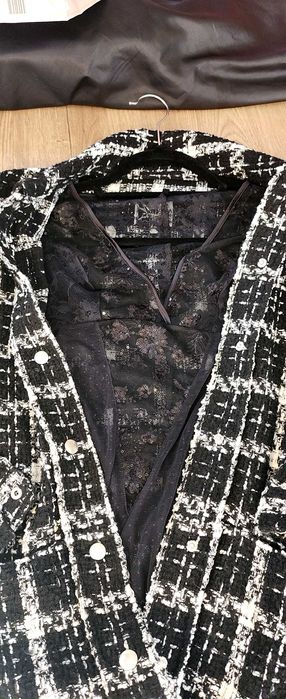 Ново Дамско черно дантелено боди с пайети в размер S.