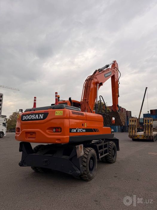Продается экскаватор Doosan dx210 колесный