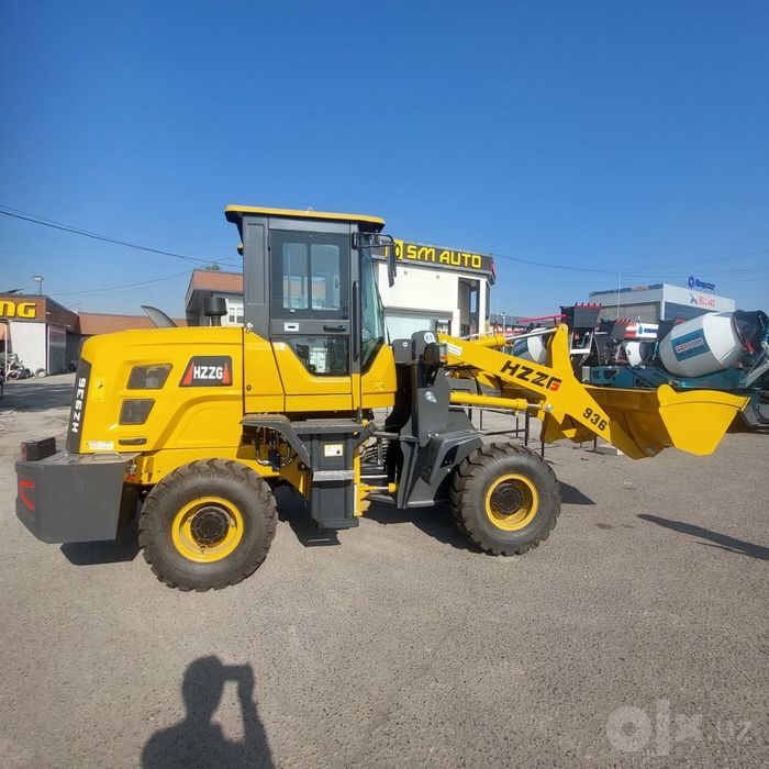 Mini frontalniy pogruzchik, ekskavator