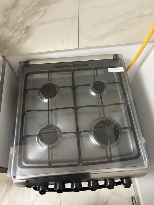 Aragaz folosit 1an 10/10 inox pret 850lei a costat 1300lei iasi centru