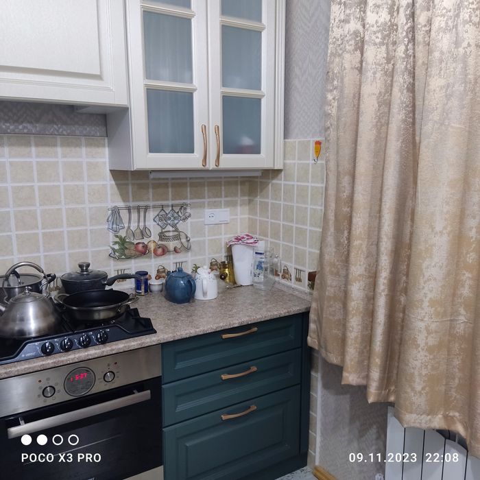 Продаётся двухкомнатная квартира на алайском рынке 2/4/4