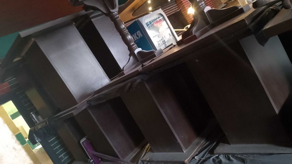 Продавам мебели за ресторант