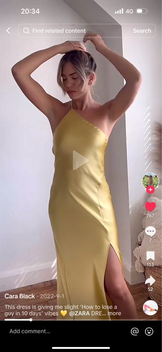 асиметрична сатенена рокля