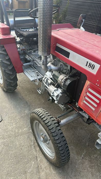 Vând tractor pentru granitarit