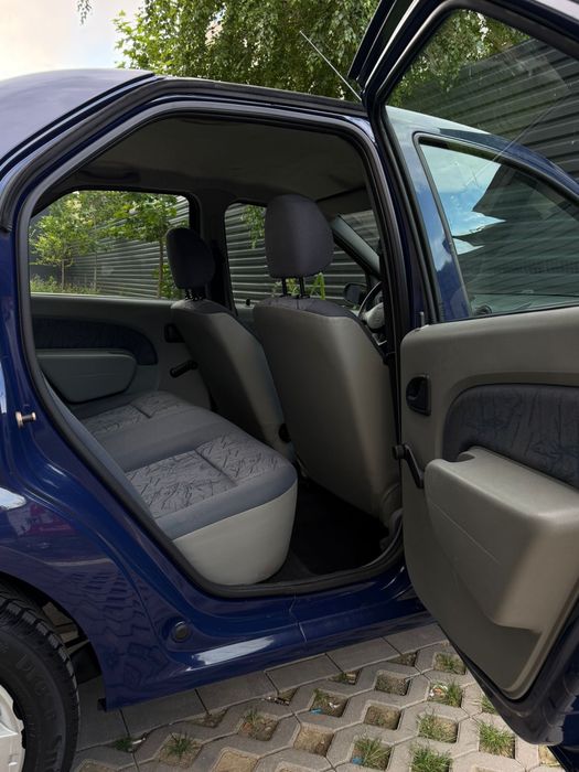 CUMPAR Dacia Logan NOU 2006 cu doar 30.000KM cu A/C! PRIMUL PROPRIETAR DE NOUĂ