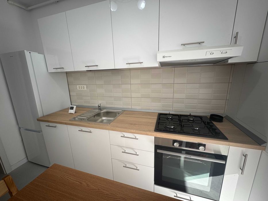 PRIMA INCHIRIERE! Garsoniera decomandata la 3 minute de Metrou Berceni