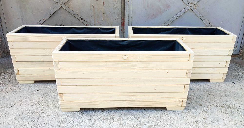 Jardiniere din lemn masiv