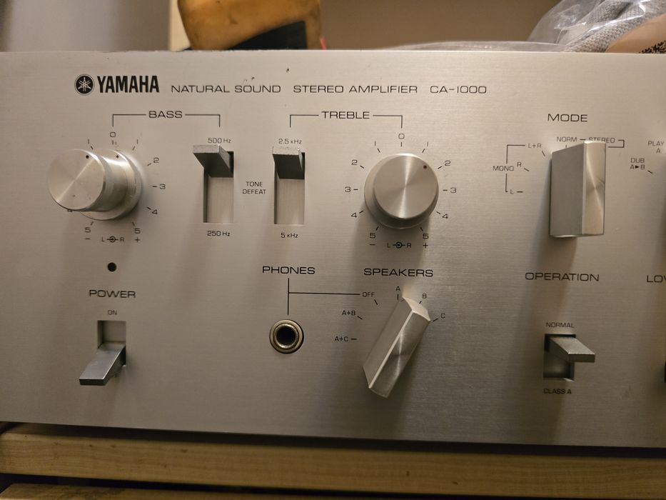 Интегральный усилитель Yamaha ca 1000.