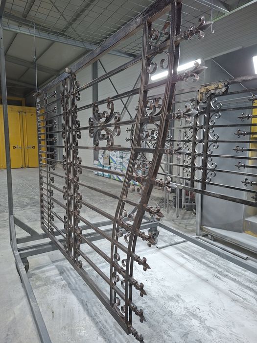 Recondiționare Garduri și Porți – Sablare + Vopsire Electrostatică