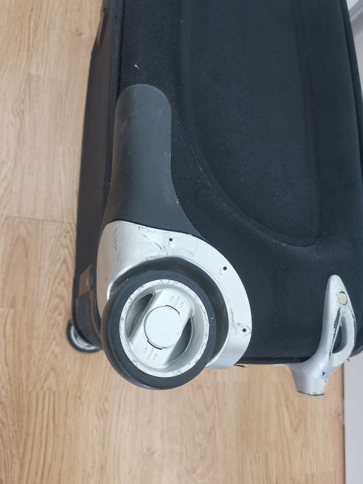 Kуфар с колелца 60 л. със забележка